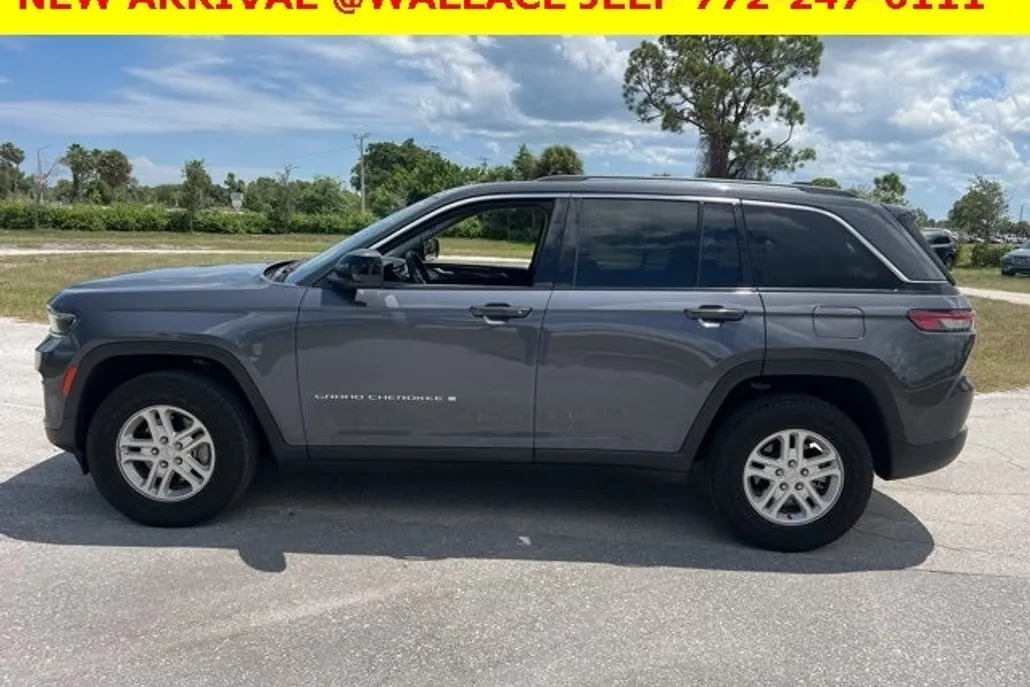 2022 Jeep Grand Cherokee Laredo photo 1