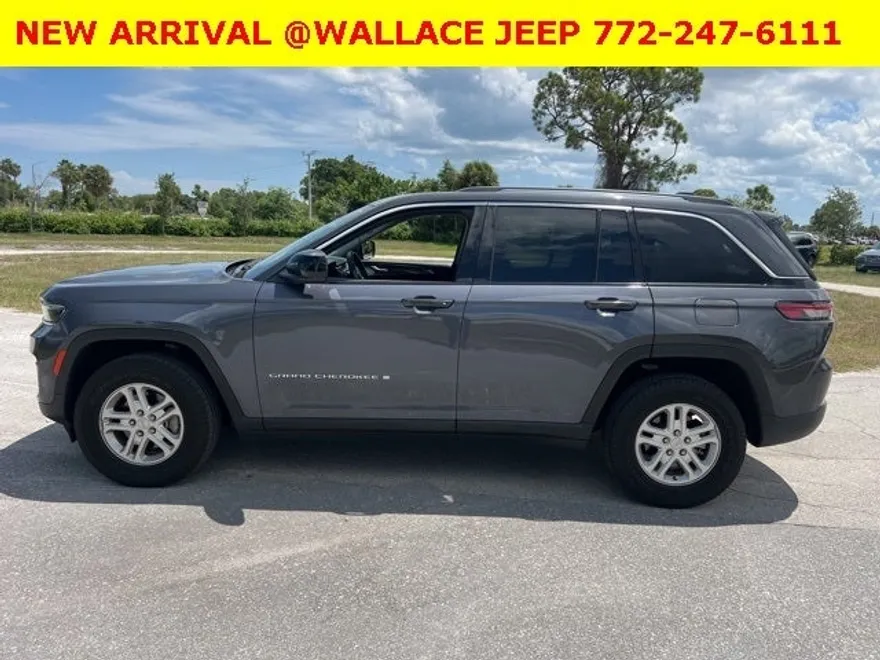 2022 Jeep Grand Cherokee Laredo photo 1