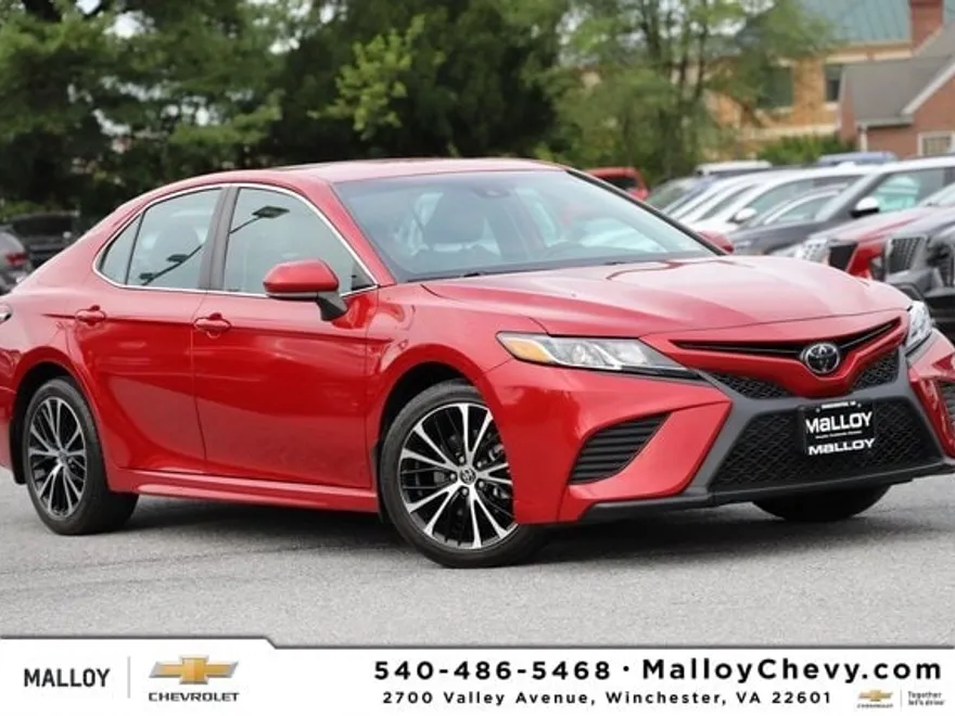 2020 Toyota Camry SE photo 1