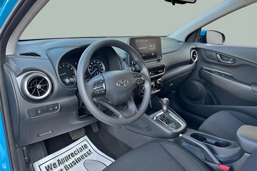 2022 Hyundai Kona SEL photo 1