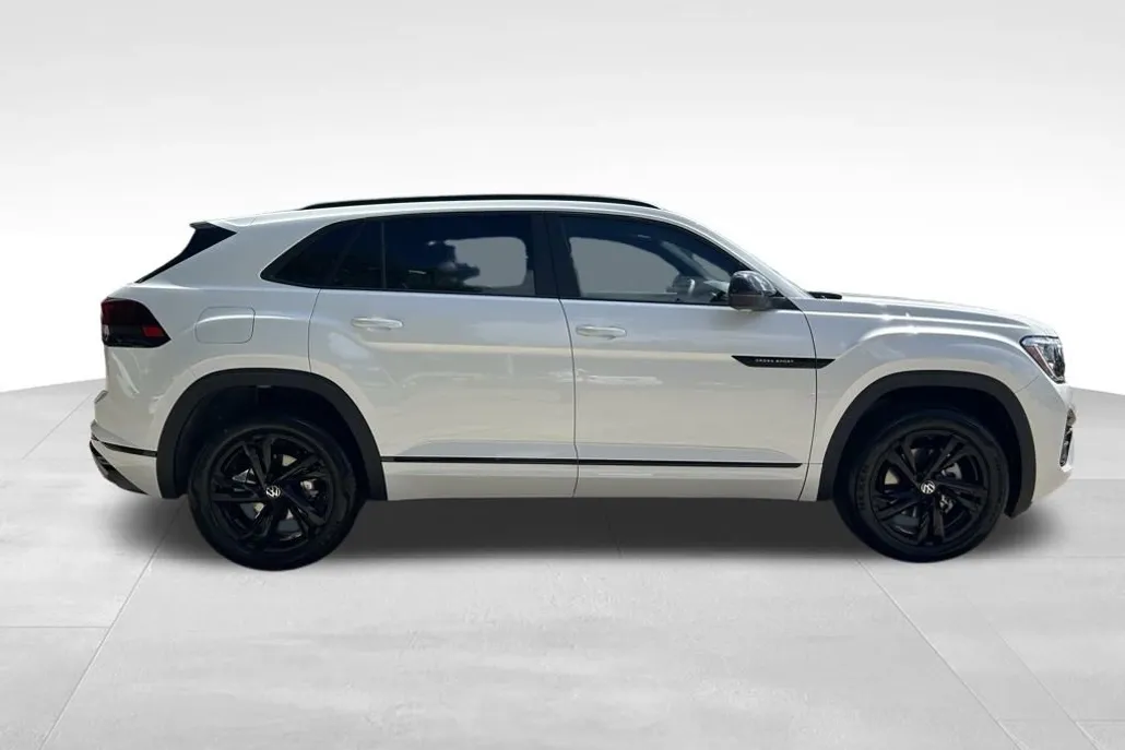 2026 Volkswagen Atlas Cross Sport SEL R-Line photo 1