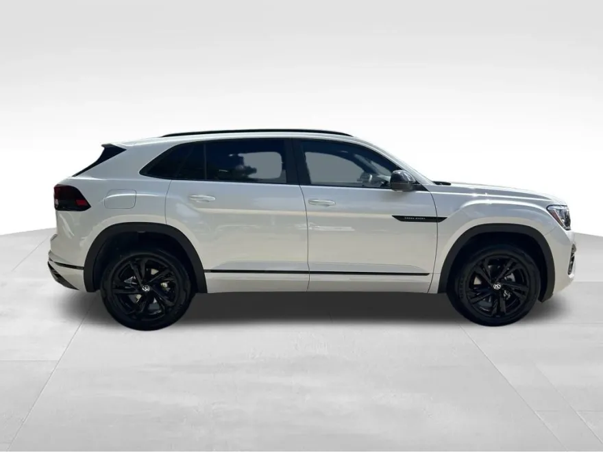 2026 Volkswagen Atlas Cross Sport SEL R-Line photo 1
