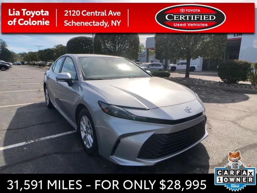 2025 Toyota Camry SE photo 1