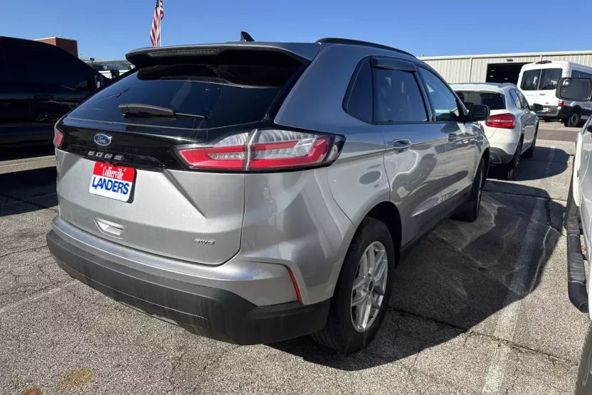 2024 Ford Edge SE photo 1