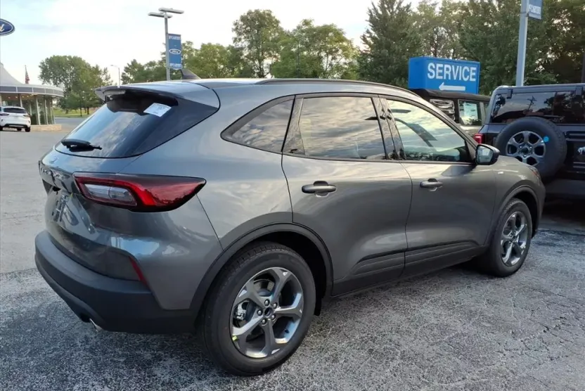 2025 Ford Escape ST-Line photo 1