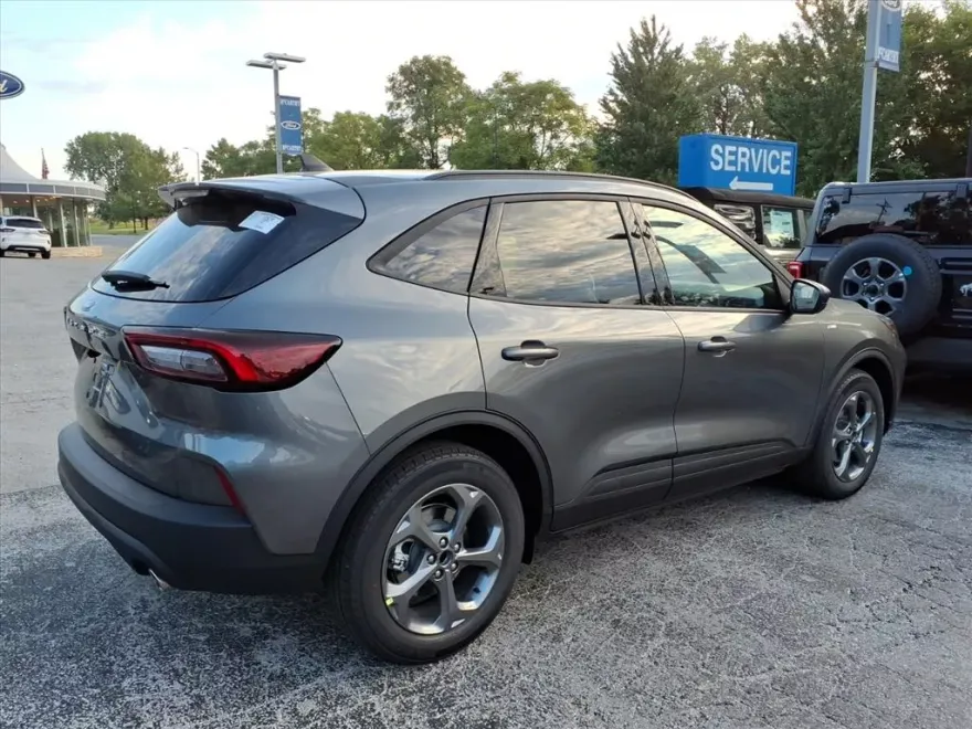 2025 Ford Escape ST-Line photo 1