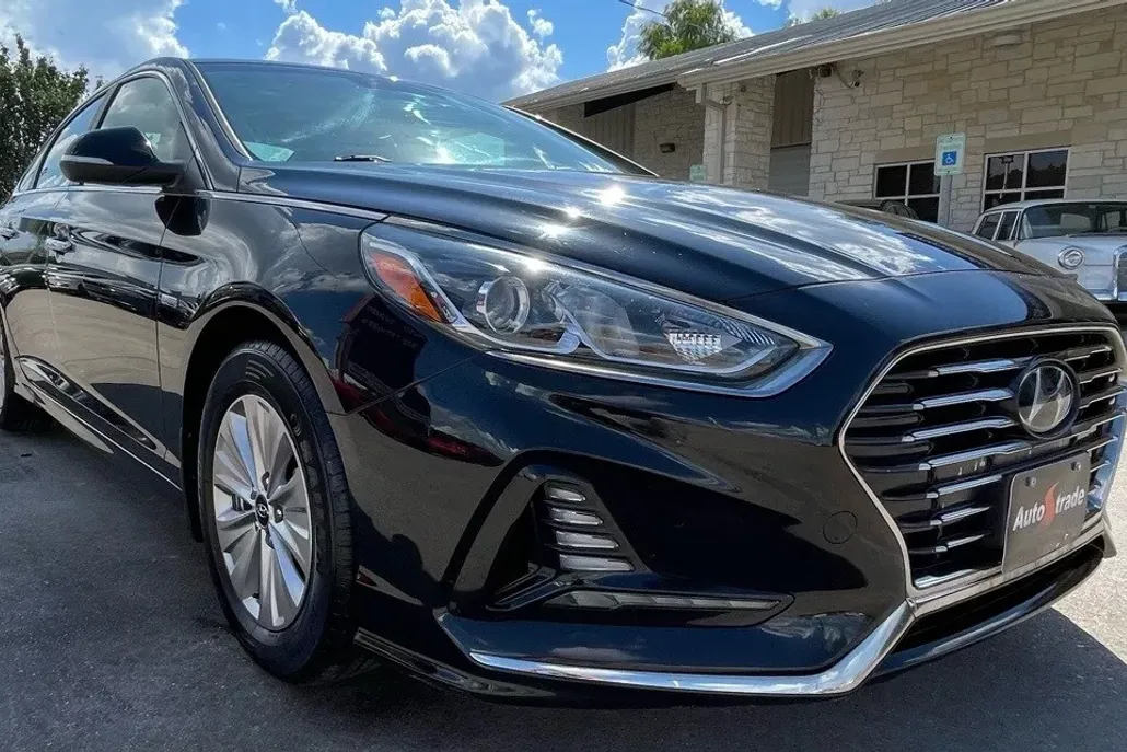 2018 Hyundai Sonata Hybrid SE photo 1