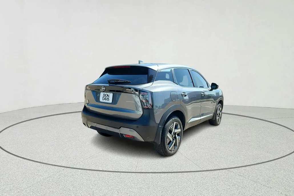 2025 Nissan Kicks SV photo 1