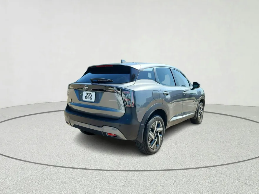 2025 Nissan Kicks SV photo 1