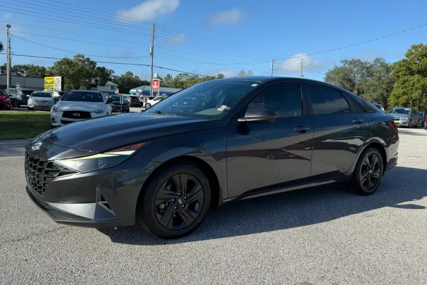 2021 Hyundai Elantra SEL photo 1