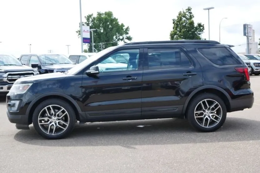 2017 Ford Explorer Sport photo 1