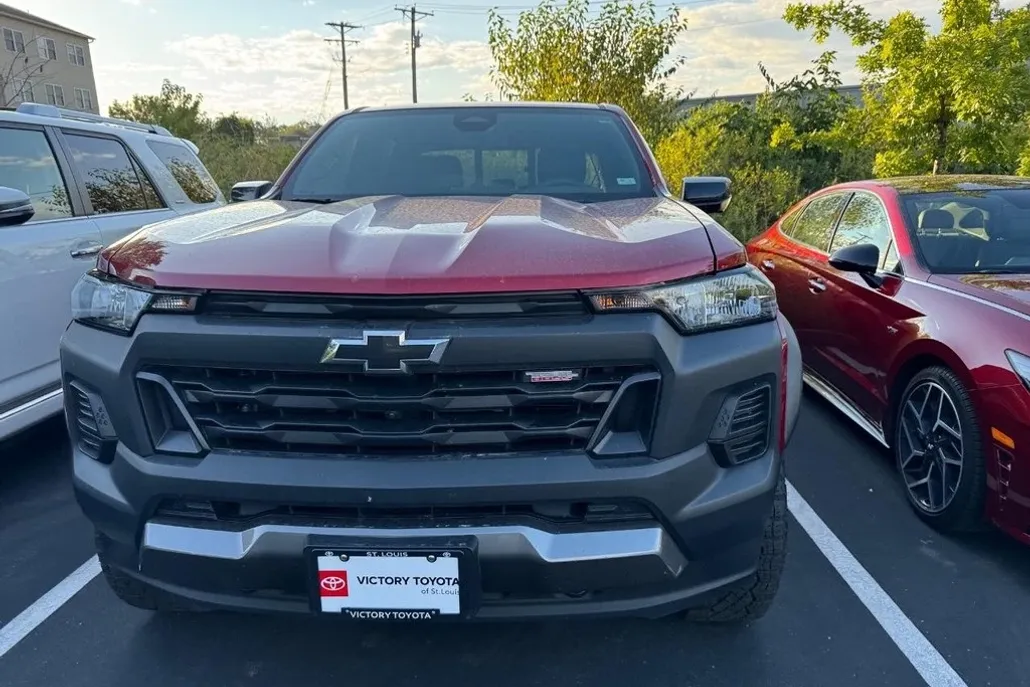 2024 Chevrolet Colorado Trail Boss photo 1