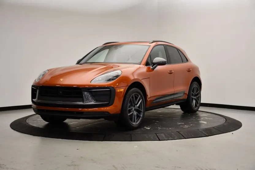 2025 Porsche Macan T photo 1