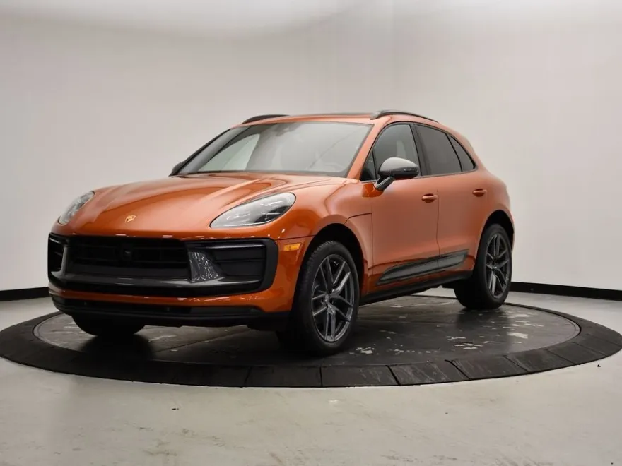 2025 Porsche Macan T photo 1