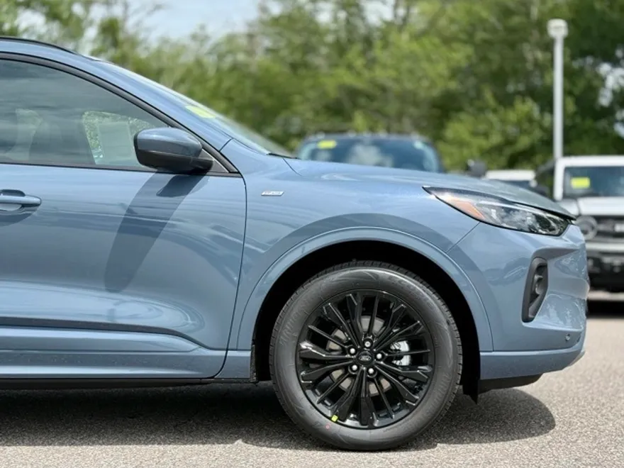 2025 Ford Escape Hybrid ST-Line Elite photo 1