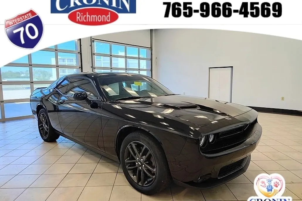 2019 Dodge Challenger SXT photo 1