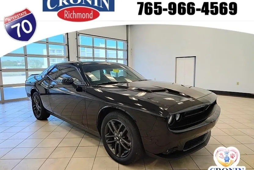 2019 Dodge Challenger SXT photo 1