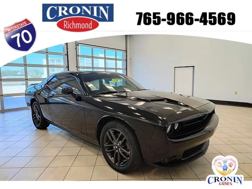 2019 Dodge Challenger SXT photo 1