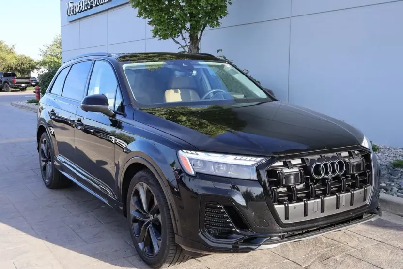 2025 Audi Q7 55 Prestige photo 1