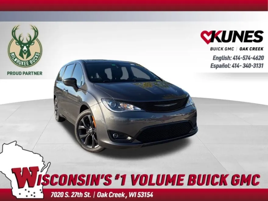 2018 Chrysler Pacifica Touring Plus photo 1