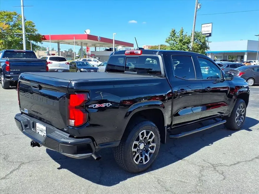 2024 Chevrolet Colorado LT photo 1
