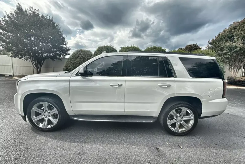 2017 Gmc Yukon SLT photo 1