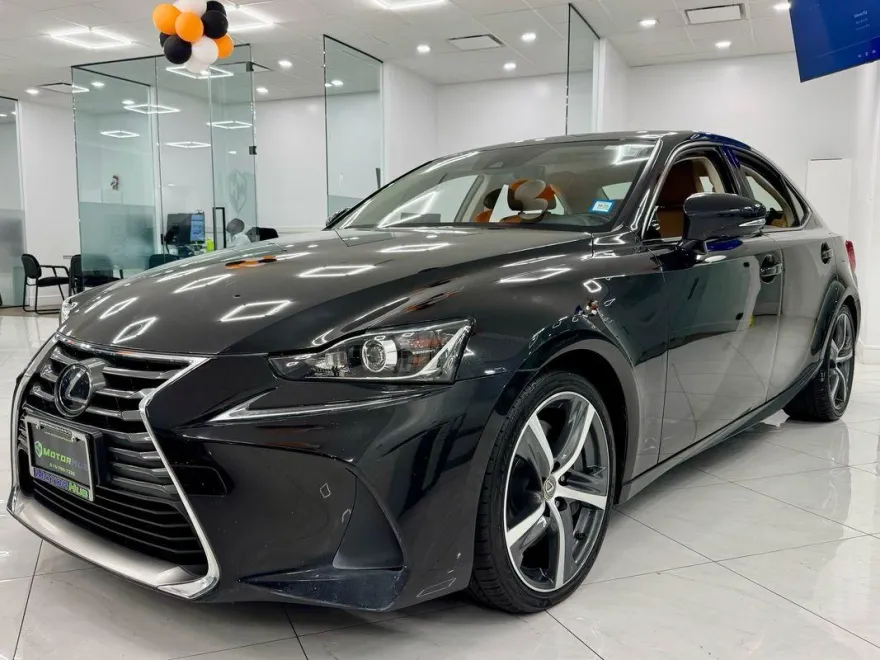 2017 Lexus IS 300 photo 1