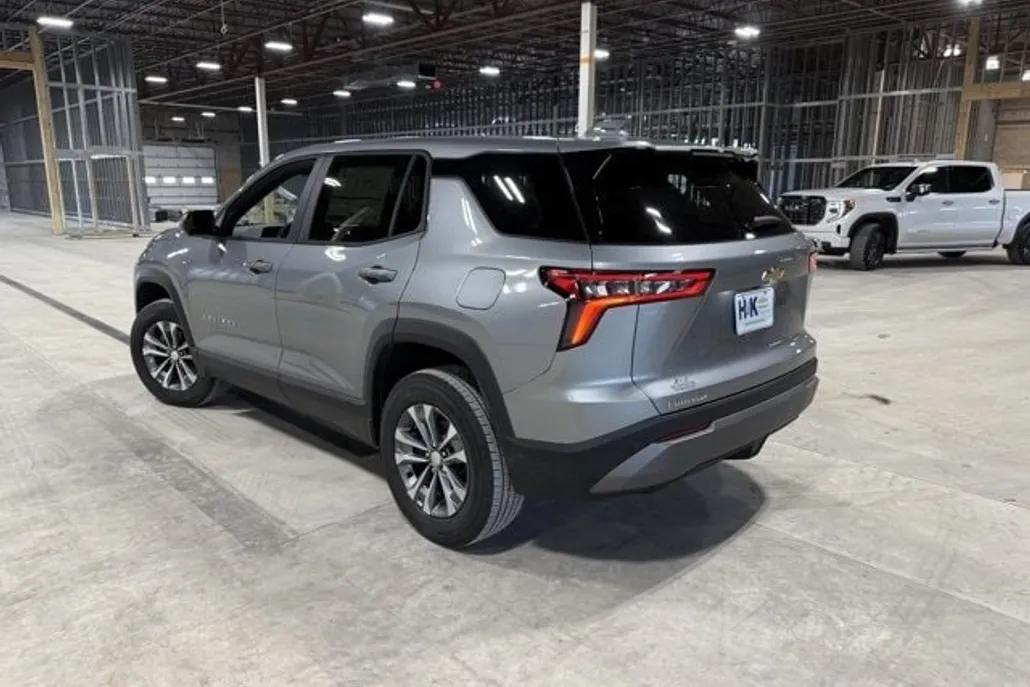 2026 Chevrolet Equinox LT photo 1