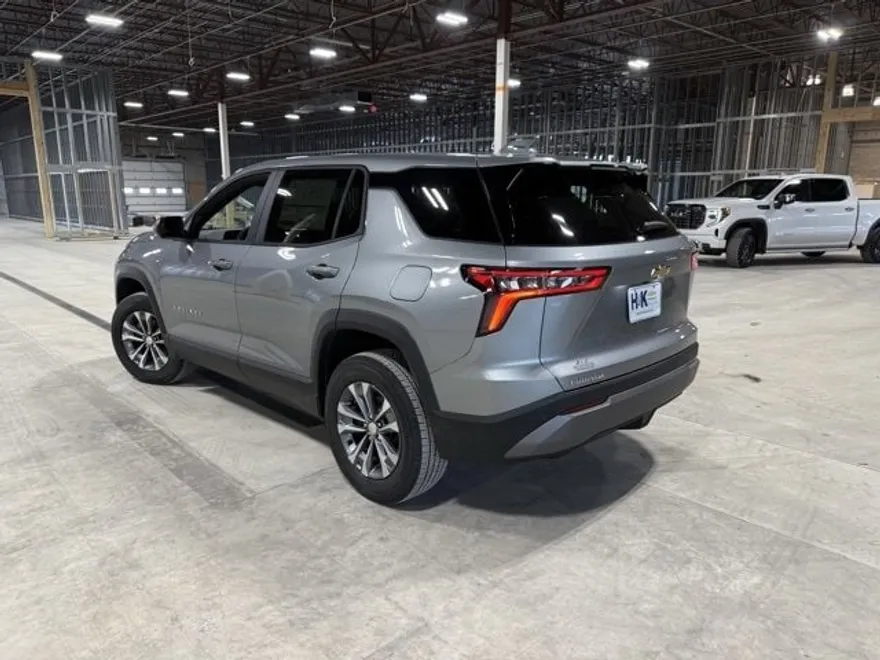 2026 Chevrolet Equinox LT photo 1