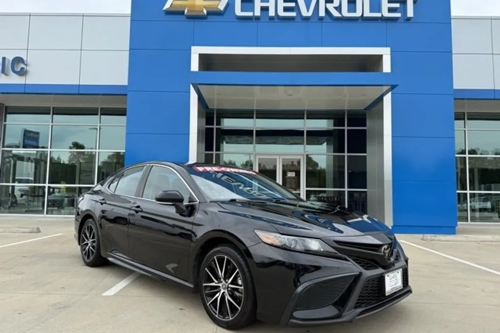 2023 Toyota Camry SE photo 1