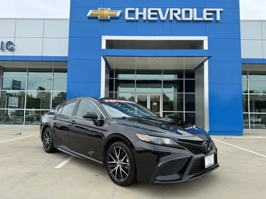 2023 Toyota Camry SE photo 1