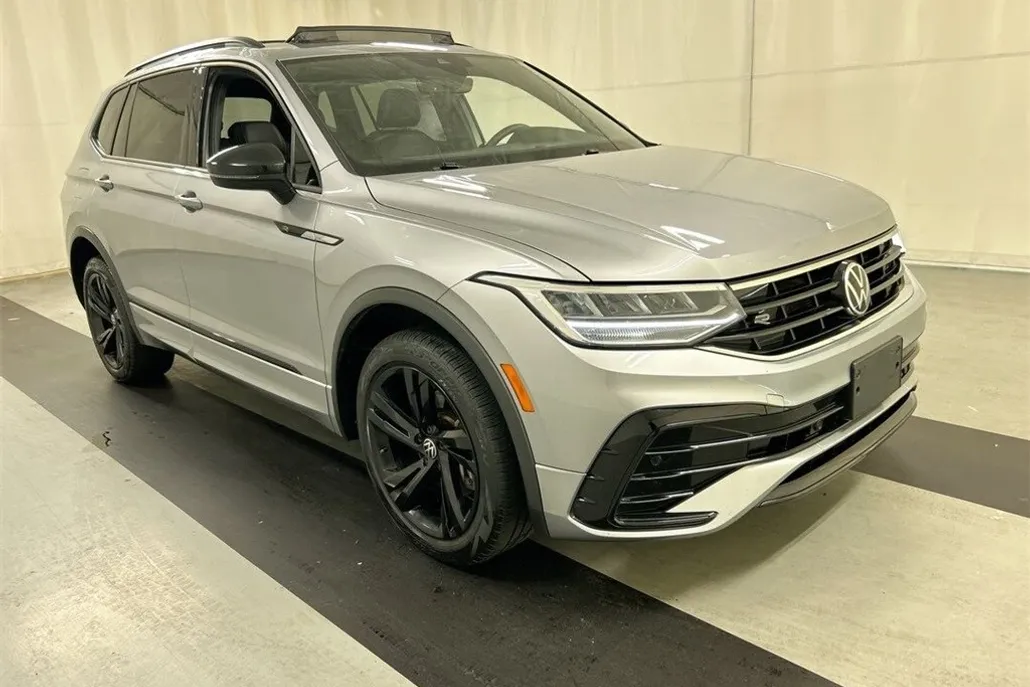 2023 Volkswagen Tiguan SE R-Line Black photo 1