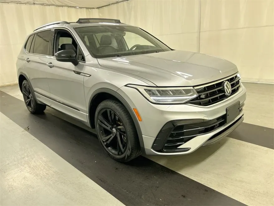 2023 Volkswagen Tiguan SE R-Line Black photo 1