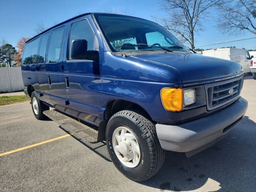 2007 Ford E-350 photo 1