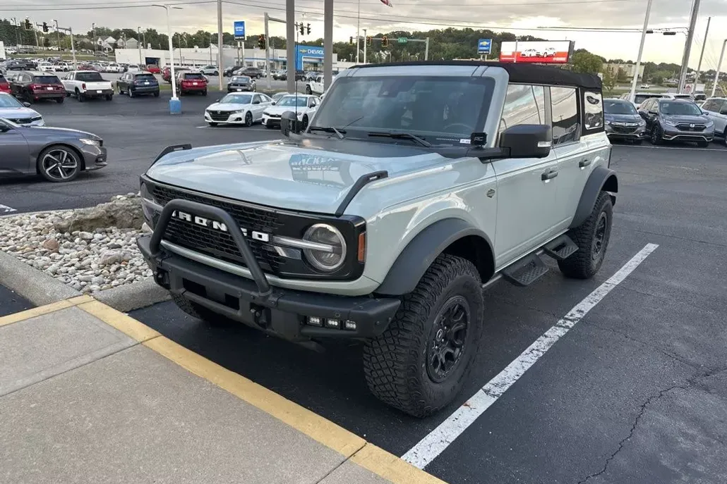 2024 Ford Bronco photo 1