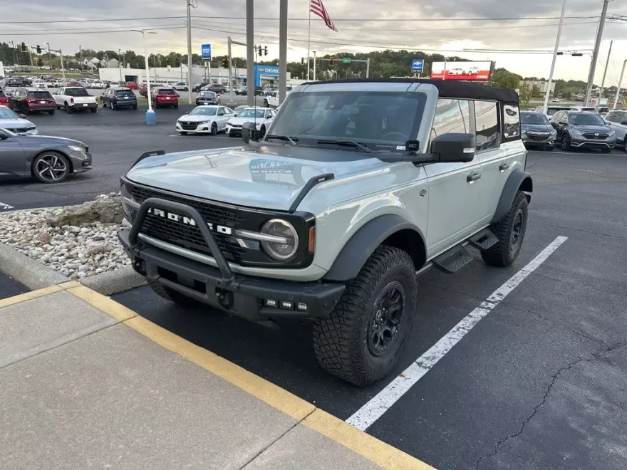 2024 Ford Bronco photo 1