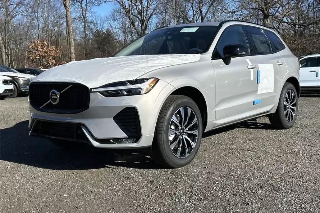 2025 Volvo XC60 B5 Core photo 1