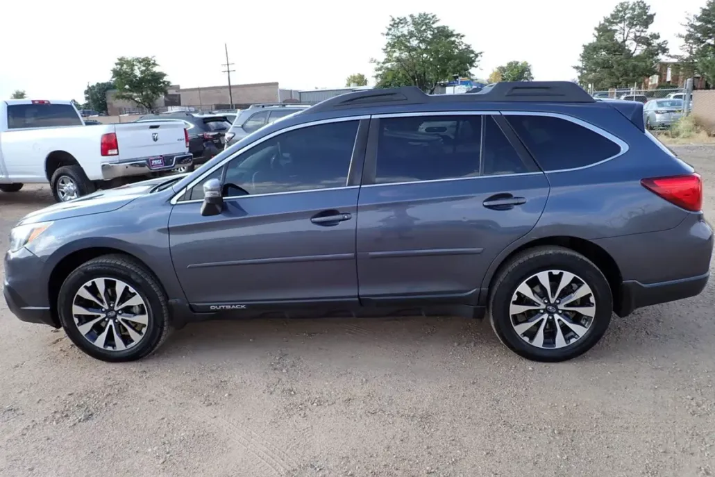 2017 Subaru Outback Limited photo 1