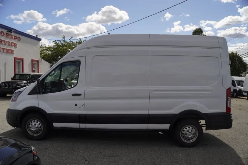 2022 Ford Transit photo 1