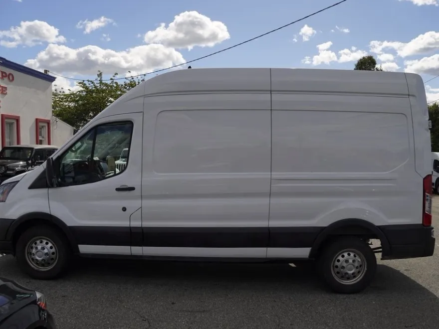 2022 Ford Transit photo 1