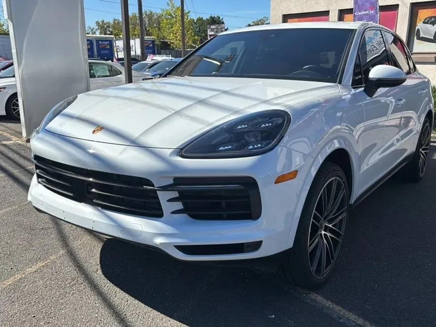 2021 Porsche Cayenne S photo 1