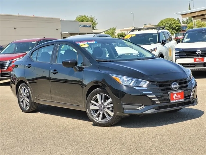 2023 Nissan Versa 1.6 SV photo 1
