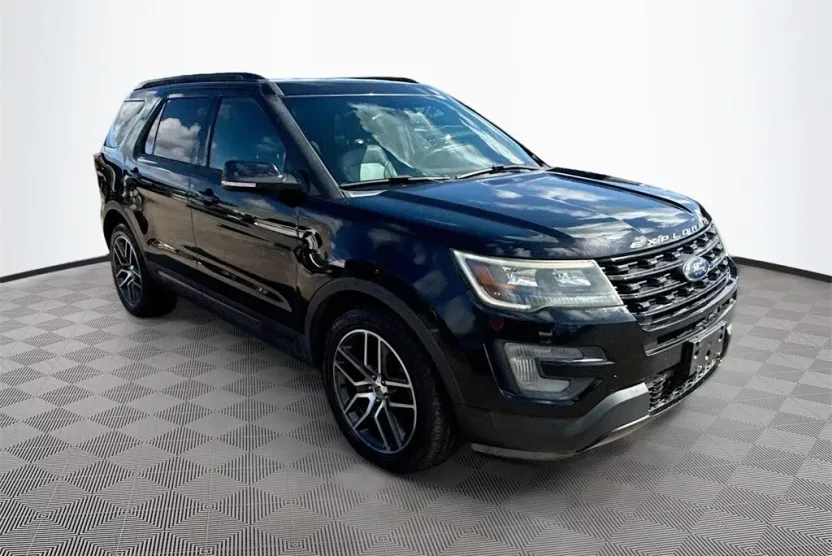 2016 Ford Explorer Sport photo 1