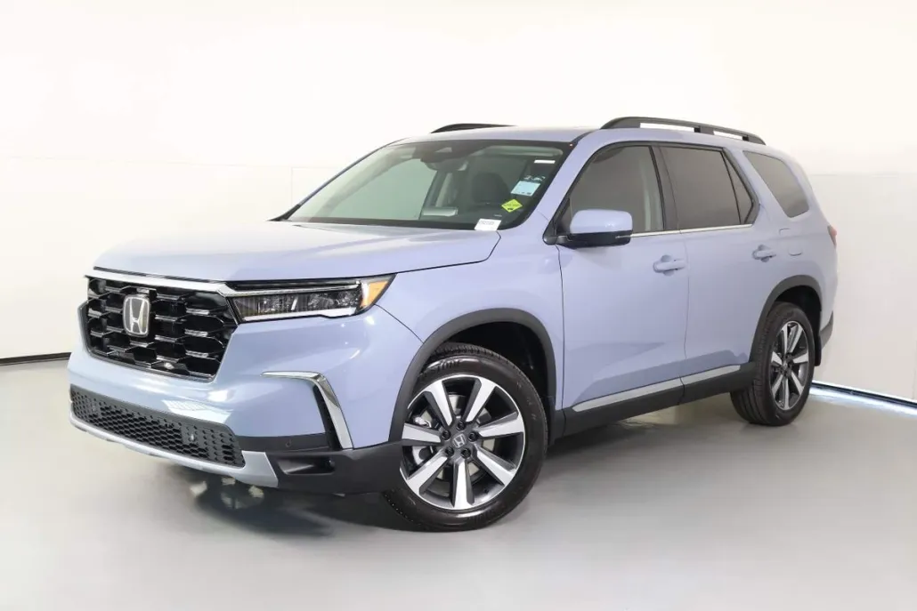 2025 Honda Pilot Touring photo 1