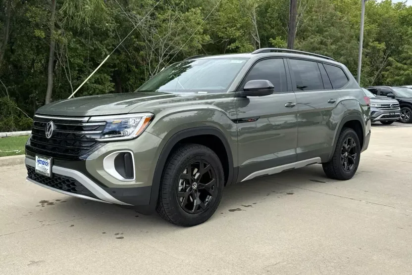 2025 Volkswagen Atlas Peak Edition SE photo 1