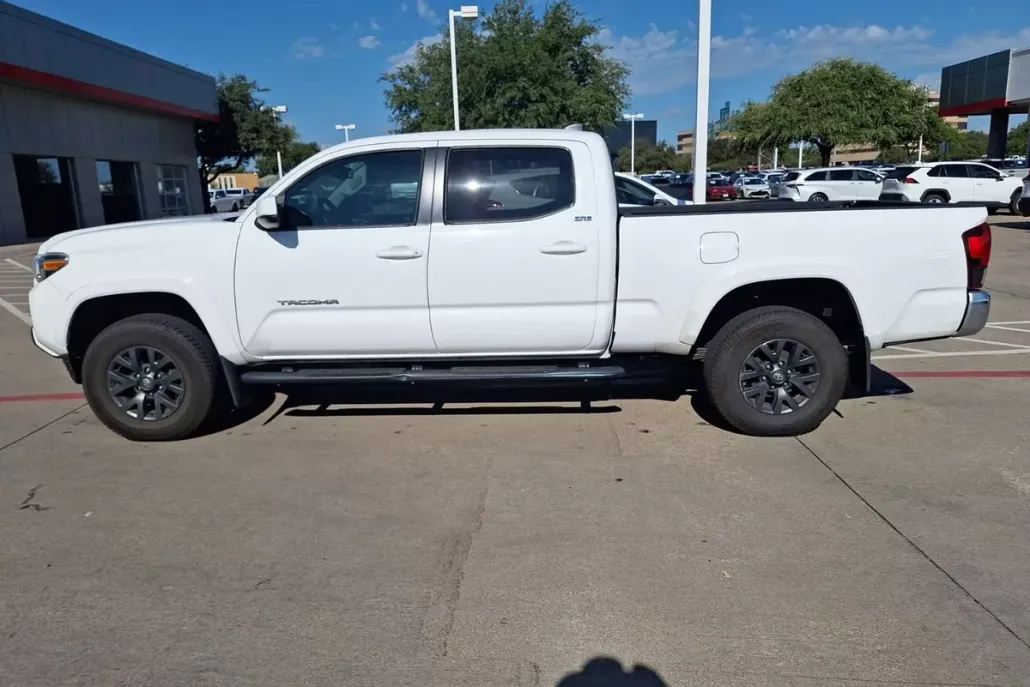 2020 Toyota Tacoma SR5 photo 1