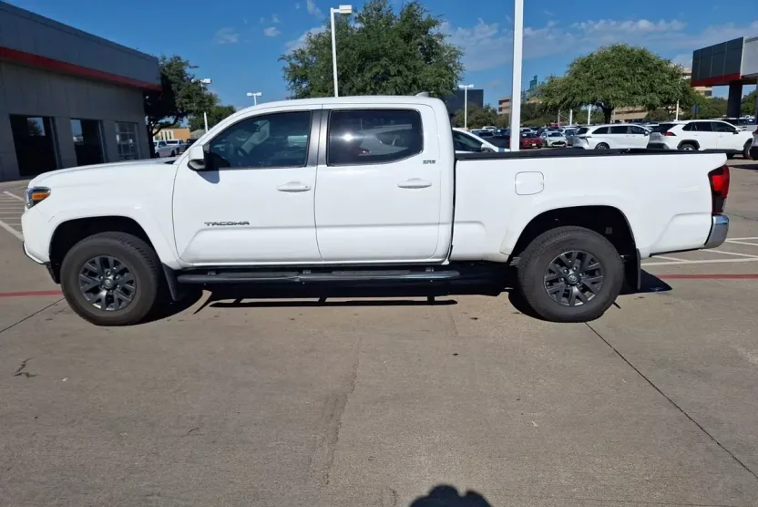 2020 Toyota Tacoma SR5 photo 1