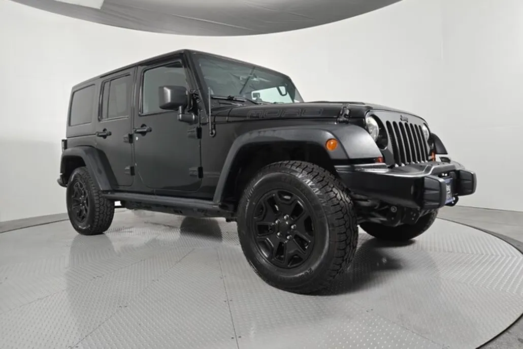2013 Jeep Wrangler Unlimited Sahara photo 1
