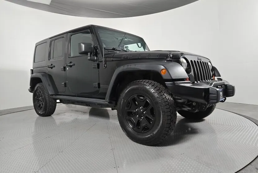 2013 Jeep Wrangler Unlimited Sahara photo 1