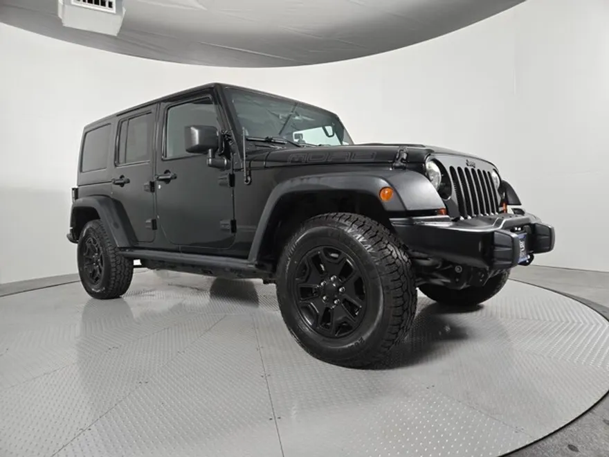 2013 Jeep Wrangler Unlimited Sahara photo 1